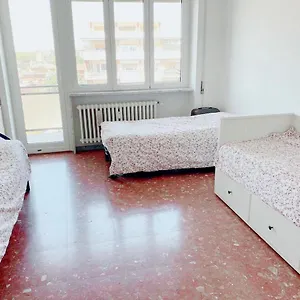 Female Dormitory For Only Female Bed and breakfast